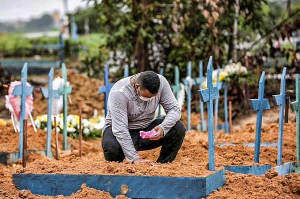 Mortes pela covid-19: nos últimos dias, Minas acelera curva de vítimas da doença (Bruno Kelly/Reuters)