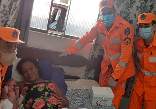 Bombeiros Militares auxiliam parto no Conjunto Habitacional Nilda Barros, em Divinópolis parto