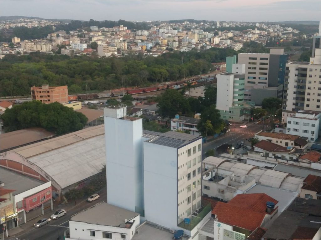 Com prefeito de Divinópolis brincando de dancinhas e cantarolando musiquinhas cidade se aproxima de 400 mortes por covid-19 divinopolis capa