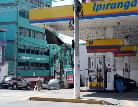 Divinópolis: Frentista do Posto Ipiranga morre a poucos metros do hospital particular São Judas Tadeu, sem atendimento hospital são judas tadeu