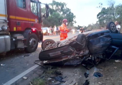 Divinópolis: Colisão e capotamento na estrada de Ermida faz quatro vítimas capotamento ermida