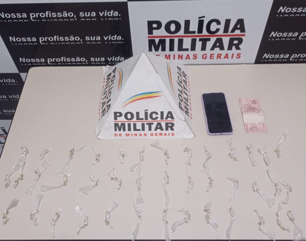 Polícia Militar apreende mais de 200 pedras de crack em Samonte IMG-20211124-WA0023