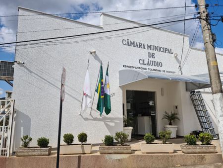 Câmara de Cláudio vota projeto de valorização aos servidores; Vereadores são elogiados pelo SINTRAM camara de claudio