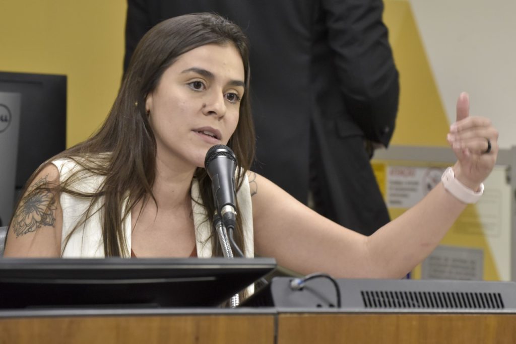 Lohanna rebate Gleidson afirmando que Divinópolis tem obras paradas por incompetência Lohanna