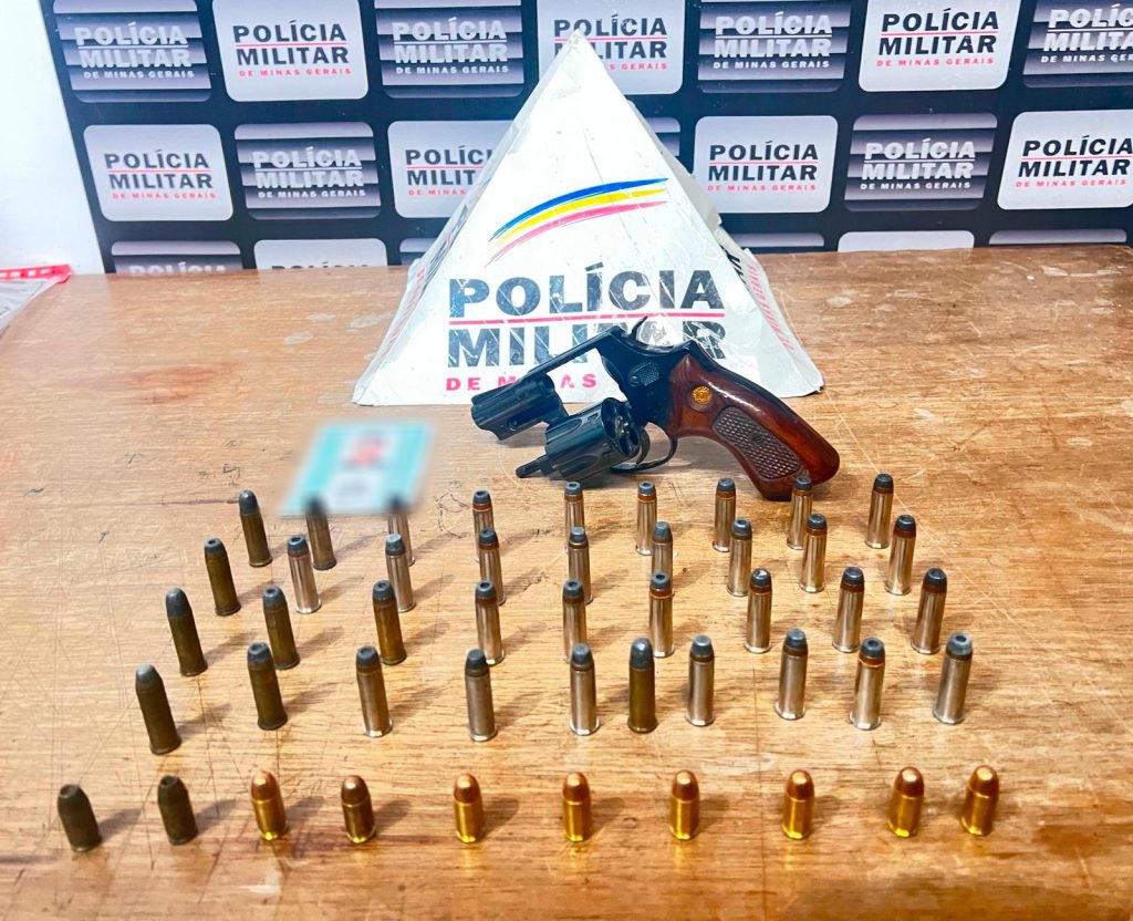 Na véspera do dia da mulher, em Divinópolis, no Bairro homem é preso por violência doméstica balas