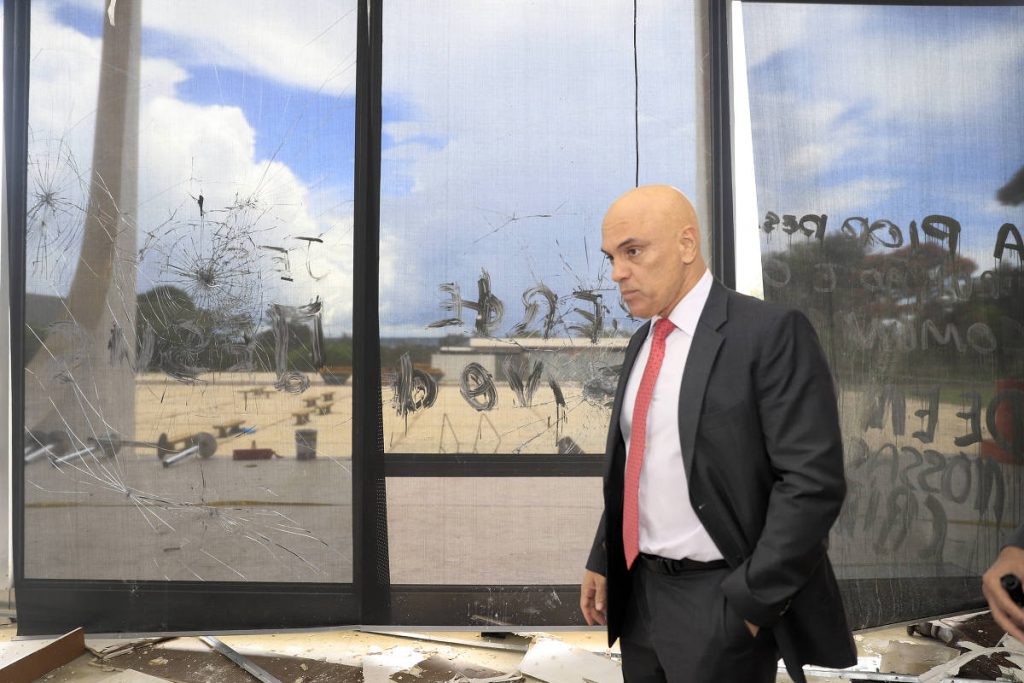 COMEÇARAM OS JULGAMENTOS: Moraes vota para tornar réus 100 dos denunciados por ataques golpistas de 8/1 Alexandre de Moraes