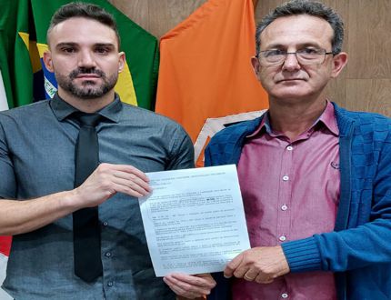 URGENTE: Vereadores Flávio Marra e Ademir Silva coletam 11 assinaturas para instaurar "CPI DA PERMUTA ESTÉTICA", no caso da biomédica suspeita de ter provocado morte de paciente CPI DA AMIZADE