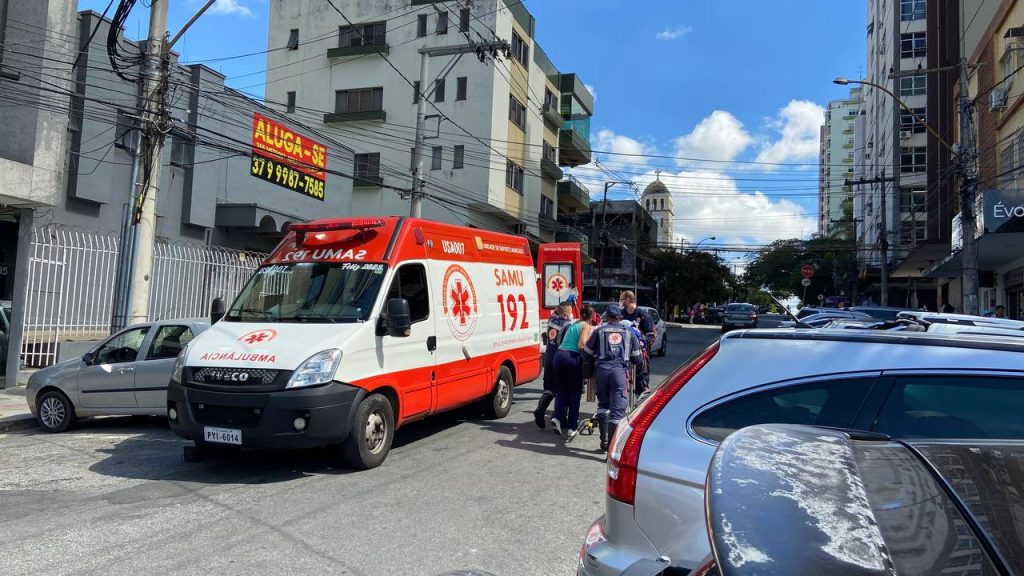 URGENTE: Mulher tem parada cardiorrespiratória por procedimento de lipo em clínica estética de Divinópolis; Samu a transportou em estado grave para sala vermelha do CSSJD samu