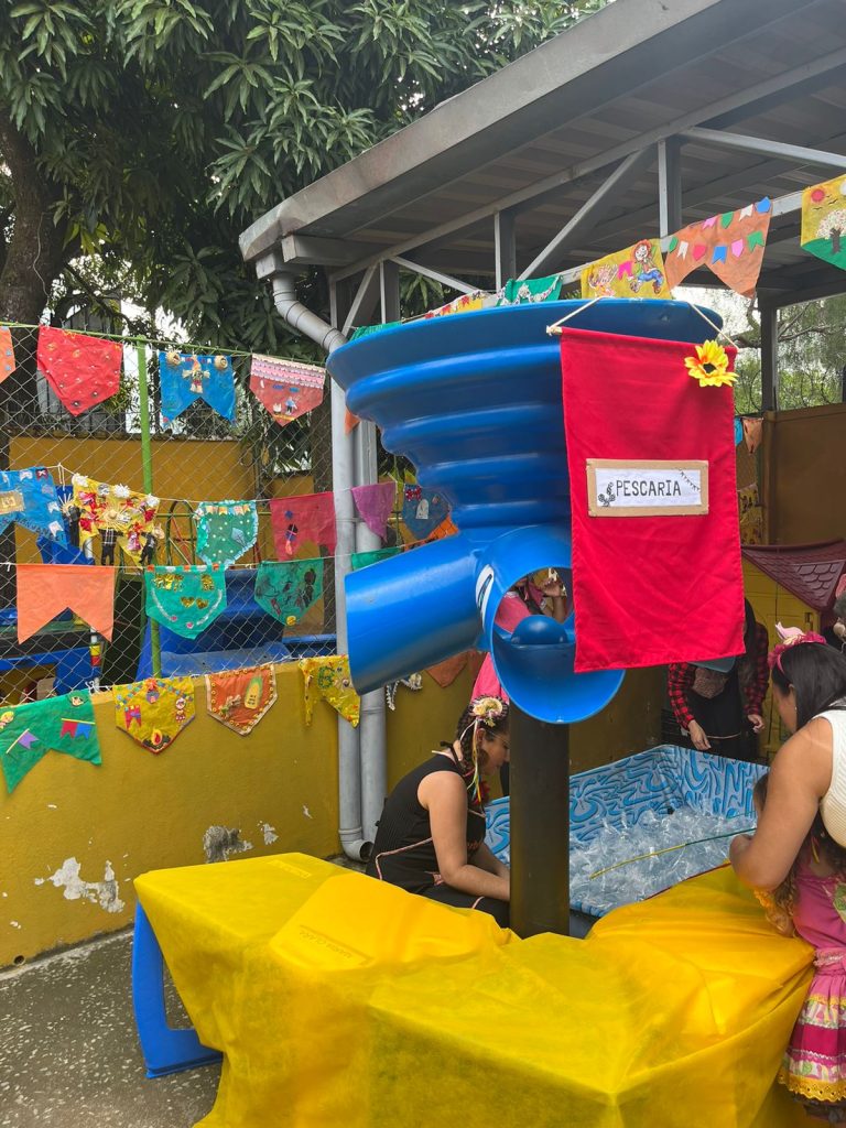 Inusitado: escola finalmente encontra funcionalidade para Play Ball de R$ 10 mil reais comprado pela prefeitura de Divinópolis play ball