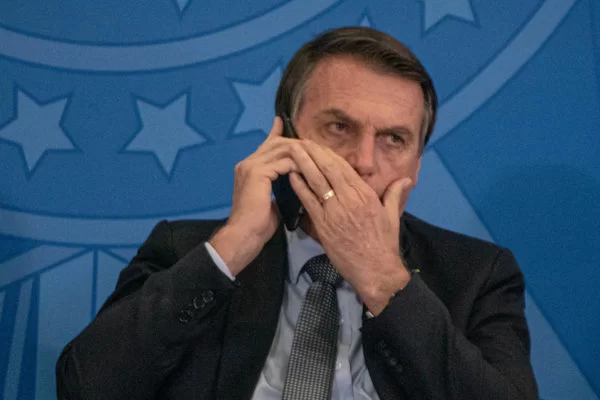 Bolsonaro admite ordem para disparo de fake news e debocha: "mandei, qual o problema? Bolsonaro