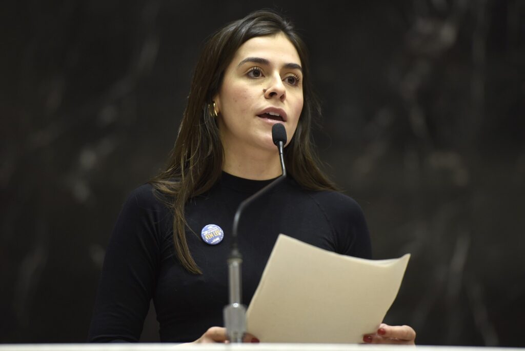Deputada Lohanna, que por ameaças tem sido escoltada pela PM, celebra a aprovação de PL que enfrenta a 'violência política de gênero' Lohanna (1)