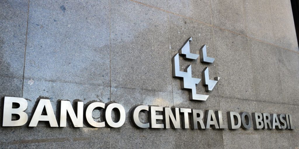 Banco Central corta taxa básica de juros em 0,5 ponto, para 13,25%; primeira queda em três anos Edifício-Sede do Banco Central em Brasília