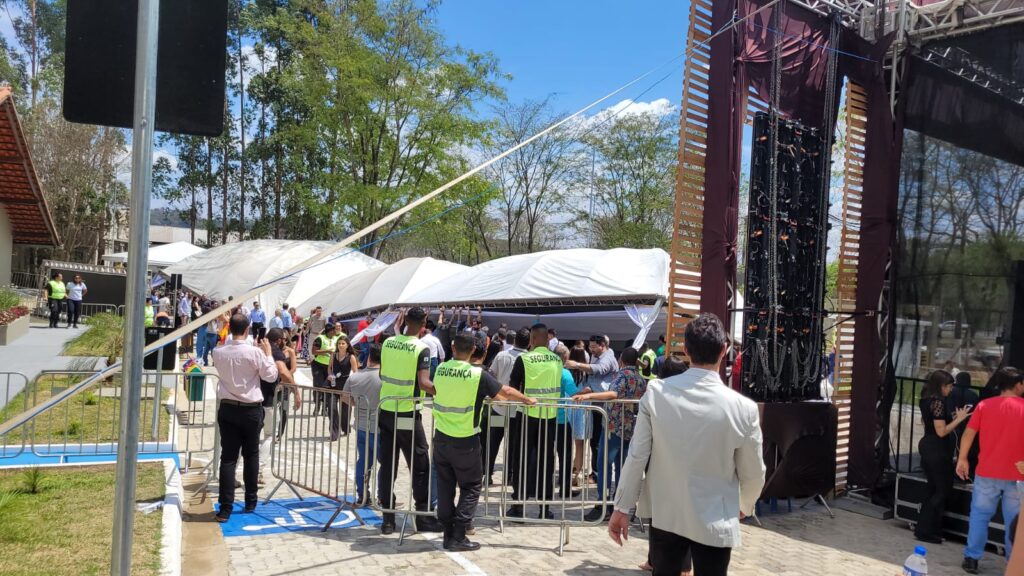 Urgente: Prefeitura de Itaúna emite nota sobre incidente do desabamento da tenda na inauguração da ETE (vídeo) 7fb831e8-a8b7-47e9-882b-d1113599ff35