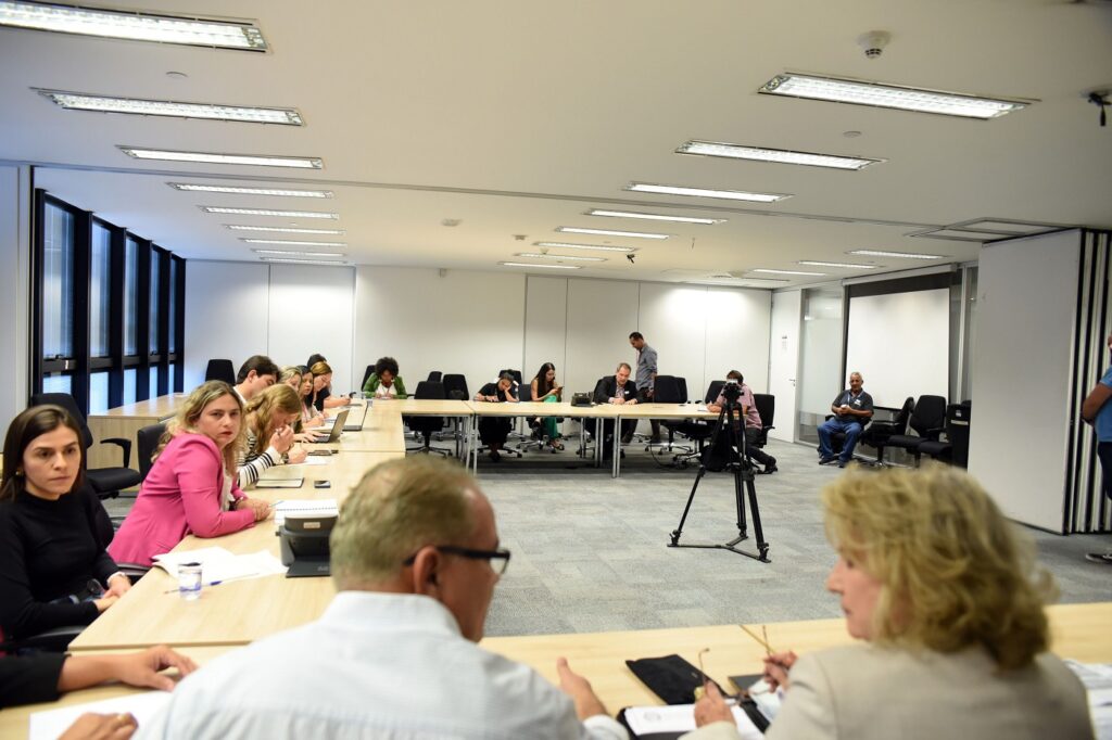 Deputada Lohanna defende valorização das universidades estaduais e a assistência estudantil WhatsApp Image 2023-09-12 at 18.06.23