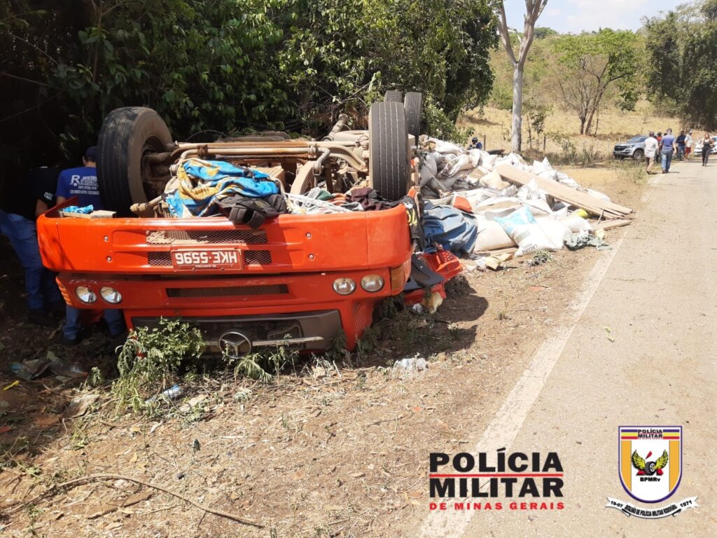 Dois homens morrem e um fica gravemente ferido em acidente de caminhão WhatsApp Image 2023-09-26 at 15.41.49