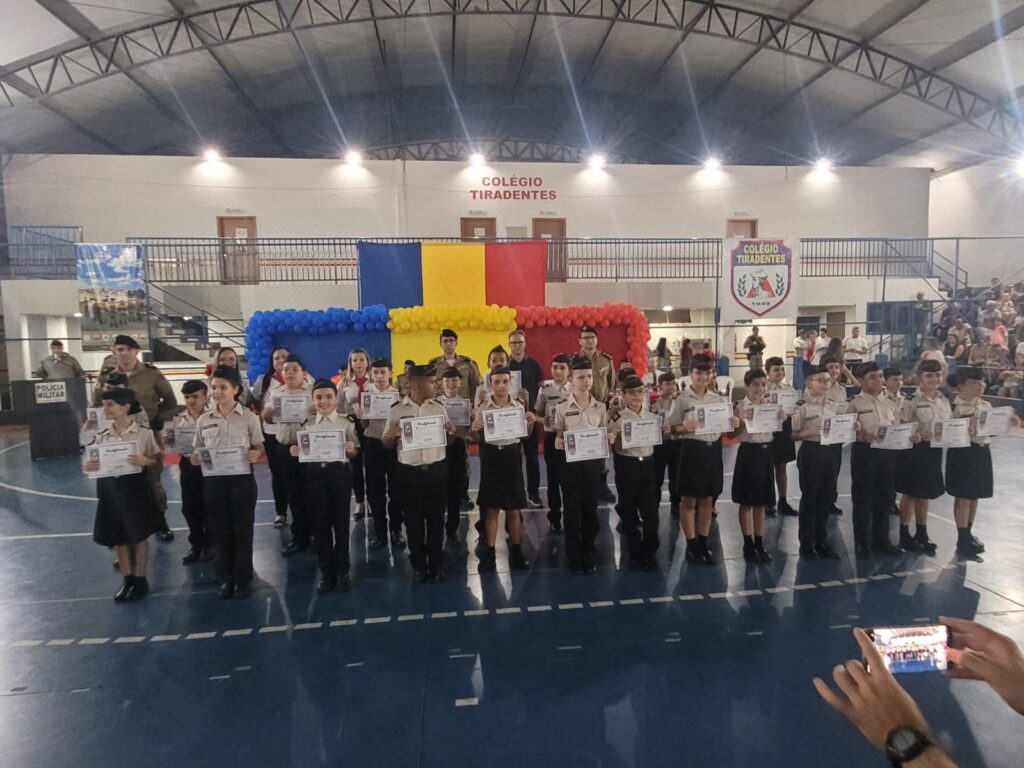 PM realiza formatura do Programa Educacional de Resistência às Drogas e à Violência no Colégio Tiradentes WhatsApp Image 2023-09-27 at 13.53.57