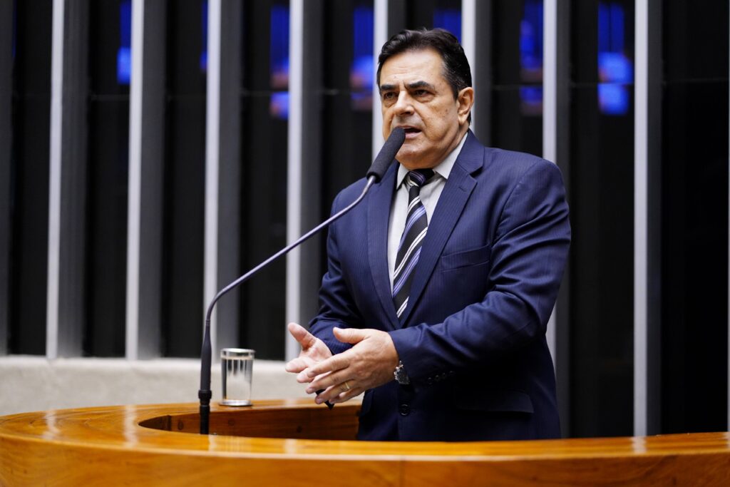 Deputado Domingos Sávio diz que importação de leite ameaça produtor de leite nacional img20221201112107714 (1)