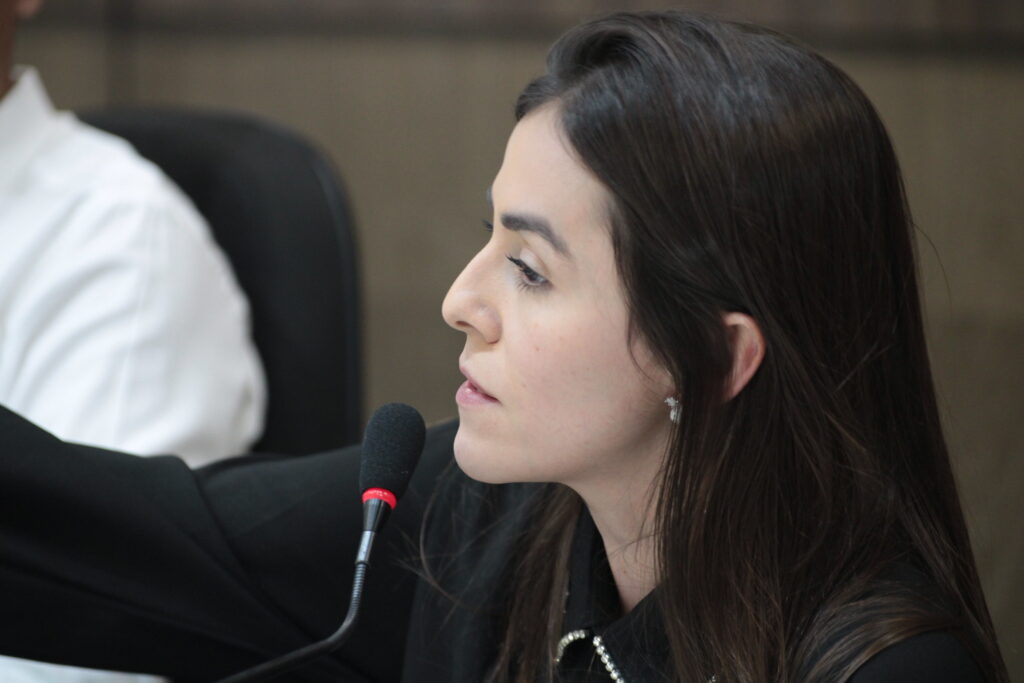 Lohanna diz que não falta dinheiro para a saúde de Divinópolis, falta gestão do prefeito e secretário de saúde Lohanna