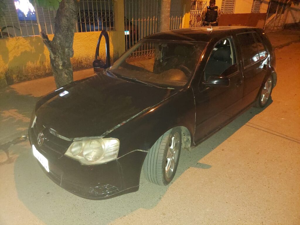 Policia (PMRv) prende motorista que conduzia veículo de Divinópolis com placa adulterada e tinha maconha em seu interior carro adulterado Divinópolis