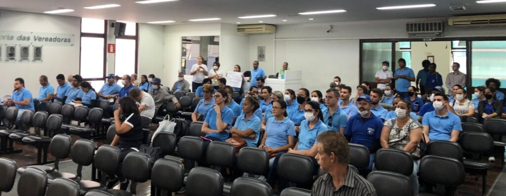 URGENTE E GRAVE: Divinópolis perde 186 vagas para ACS e mais de R$ 8 milhões para a saúde Os agentes de saúde em atuação no município lutam desde o ano passado por seus direitos e buscaram ajuda, inclusive na Câmara, mas os vereadores ficaram só nas promessas (Fotos: Pollyanna Martins/Sintram)