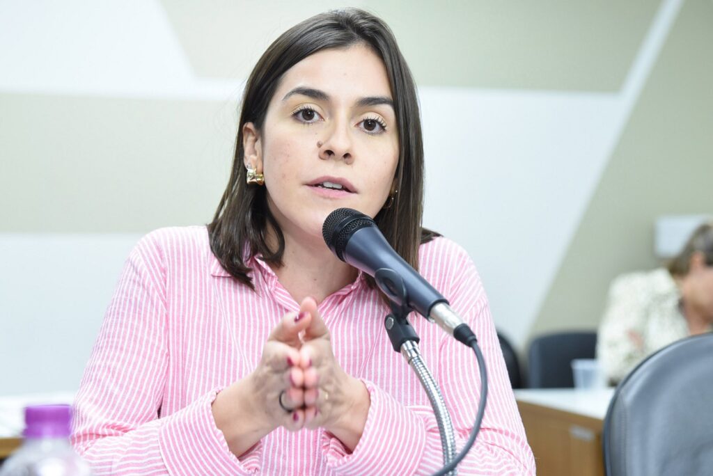 Deputada Lohanna convoca população para paralisação em defesa de Minas Gerais Lohanna