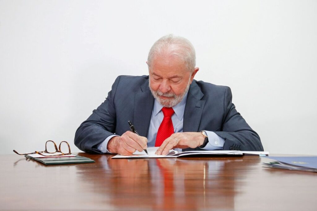 Presidente Lula sanciona lei que garante assistência psicológica gratuita a mulheres antes e depois do parto Lula sanciona