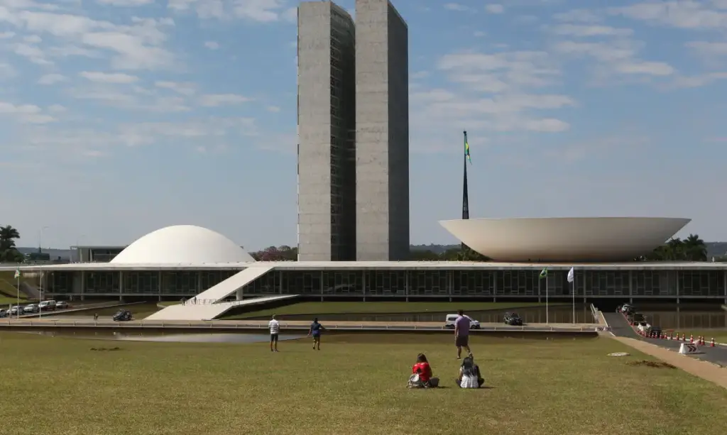 Fazendo história, congresso promulga a primeira grande reforma tributária desde a democratização Congresso promulga emenda constitucional da reforma tributária