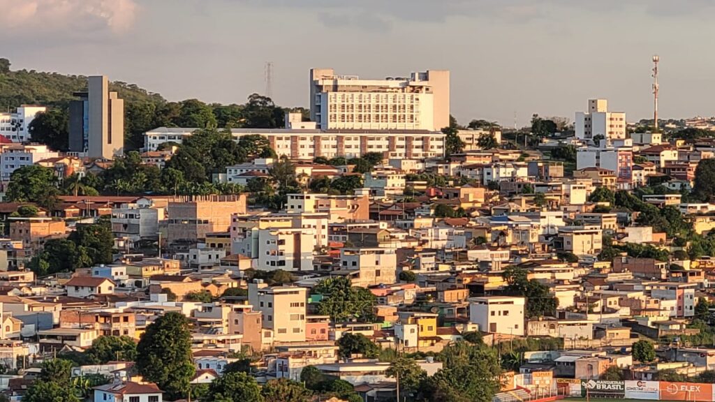 Divinópolis registrou 12 mortes por Covid-19 em 2023 Divinópolis