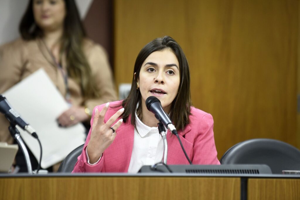 R$1 milhão em emendas para Meio Ambiente no estado é destinado pela Deputada Lohanna França R$1 milhão em emendas para Meio Ambiente no Estado é destinado pela Deputada Lohanna França