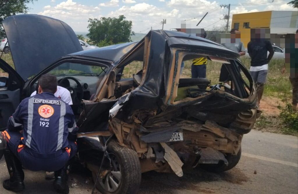 Divinópolis: Acidente na BR-494 faz três vítimas não fatais acidente