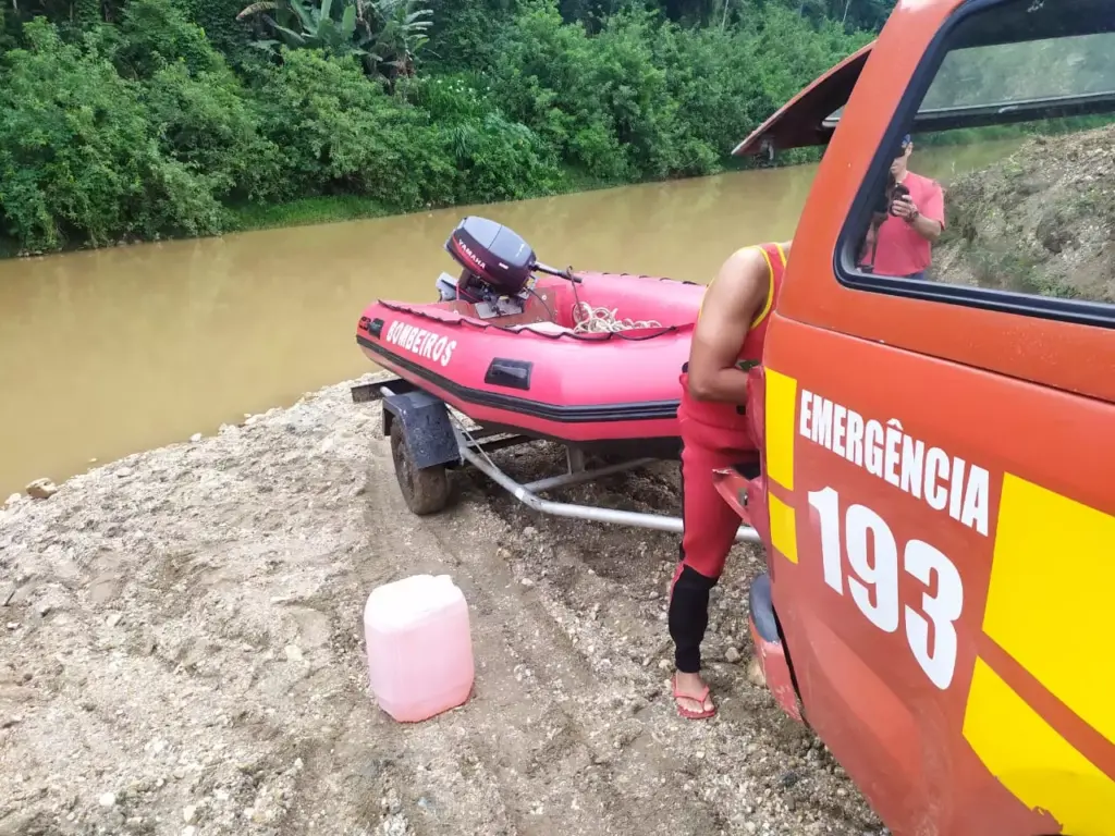 Homem de 21 anos morre afogado ao tentar atravessar a nado a Prainha de Cajuru corpo de bombeiros