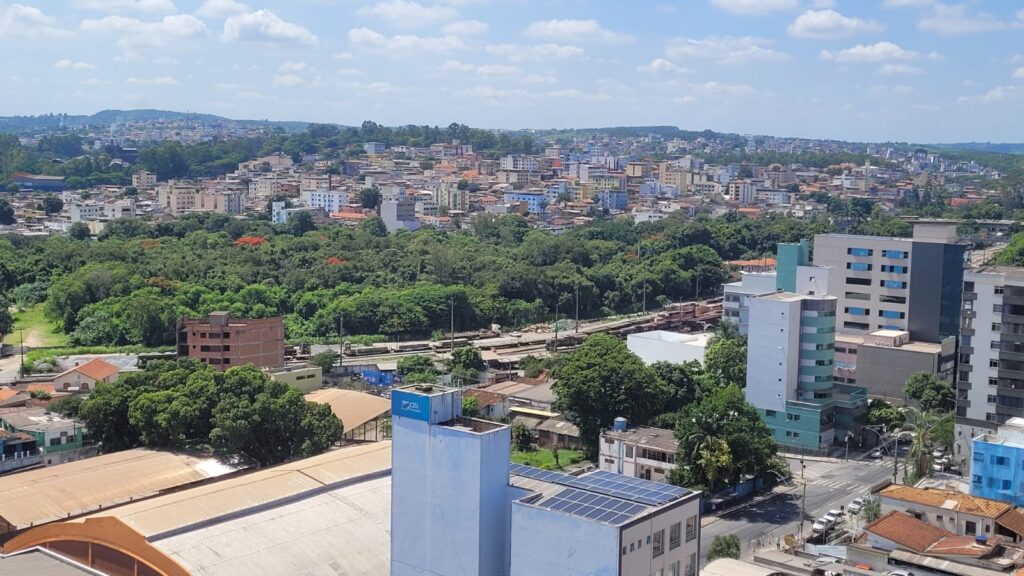 Nova onda de calor, prevista para iniciar hoje, deve fazer termômetros em Divinópolis chegarem a 35ºC Nova onda de calor se aproxima e termômetros em divinópolis podem chegar a 35ºC