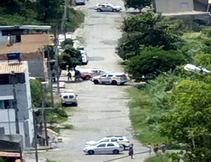 Homem faz mulher refém no bairro Morada Nova em Divinópolis; policiais são obrigados a atirar