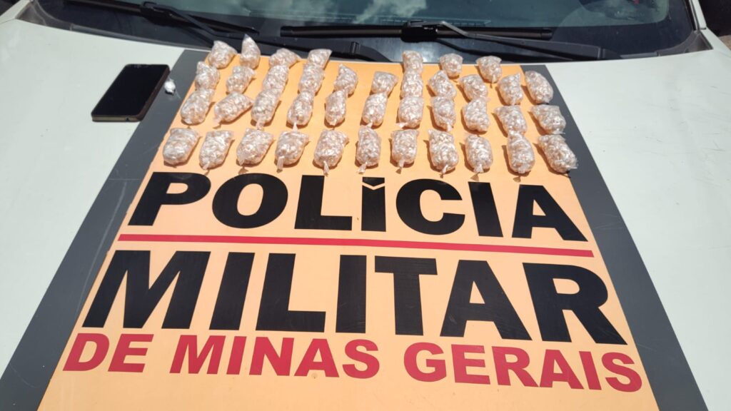 Nova Serrana: 2800 pedras de crack são apreendidas pela Polícia Militar 2800 pedras de crack são apreendidas pela Polícia Militar em Nova Serrana