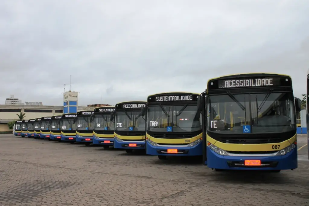 TCE-MG anula e arquiva pedido do MP para cassar concessão do transporte público de Divinópolis e derruba licitação da Prefeitura transoeste-_entrega_de_onibus-patricia_rodrigues-_12-12-13_28629