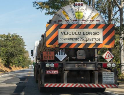 Veículos de carga terão restrições nas rodovias mineiras durante as festividades de fim de ano