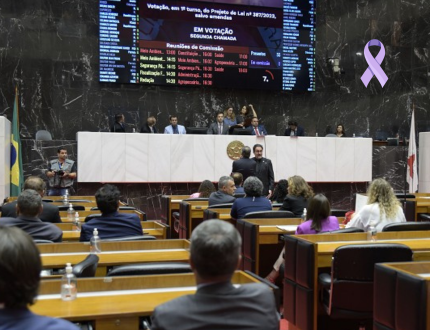 Leis de combate à violência contra a mulher são publicadas em Minas Gerais; justiça manterá banco de dados com informações de agressores