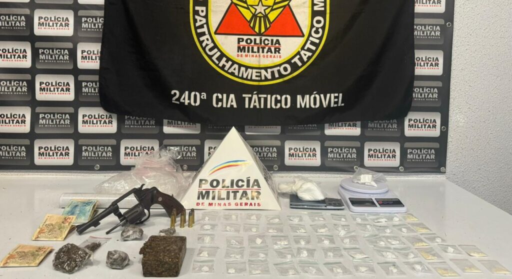 PM prende homem de 20 anos, com cocaína, maconha, crack, revolver e dinheiro Polícia Militar prende suspeito de tráfico de drogas e posse ilegal de arma de fogo em Divinópolis