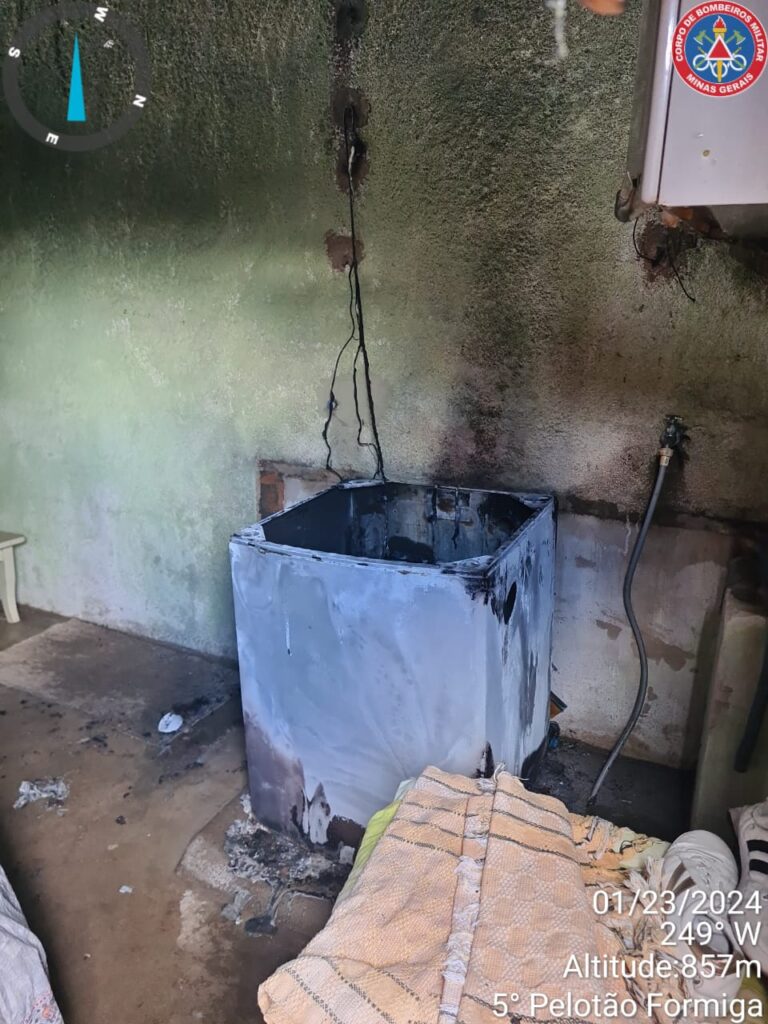 Máquina de lavar roupas pega fogo e provoca incêndio em Formiga Máquina de lavar roupas pega fogo e provoca incêncio em Formiga