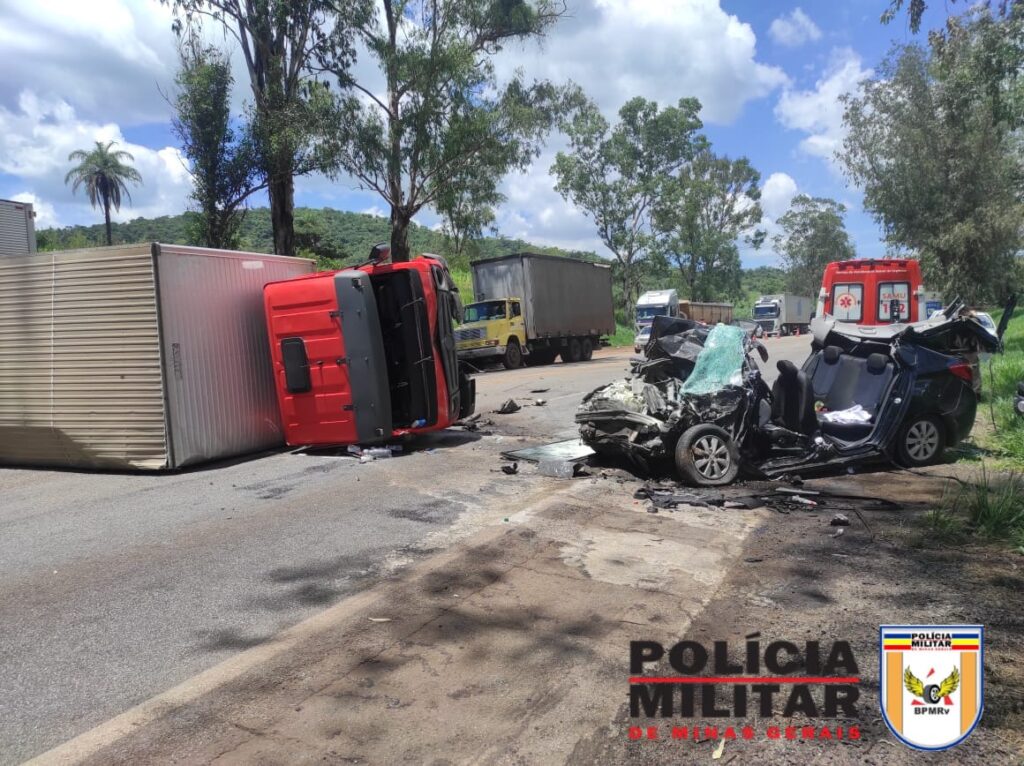 Homem morre preso às ferragens em acidente na MG-050 acidente