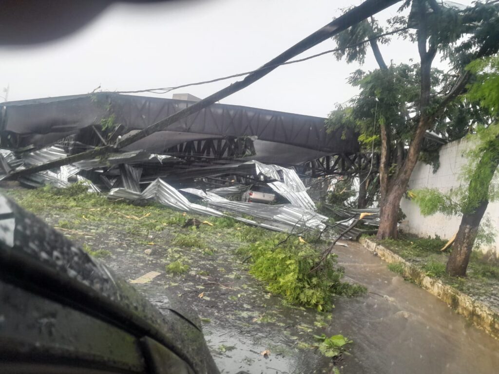 Temporal em Divinópolis afeta gravemente instalações do Parque de Exposições na Avenida Paraná parque 1