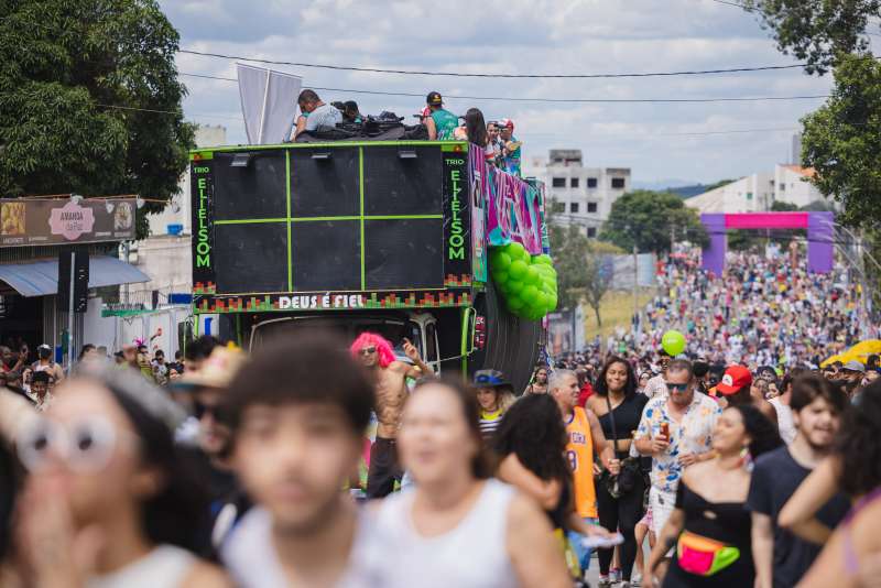 Carnaval em Divinópolis é Lucro para Prefeitura e custo para o cidadão; Espaços no evento foram arrematador por mais de R$ 3 mil reais