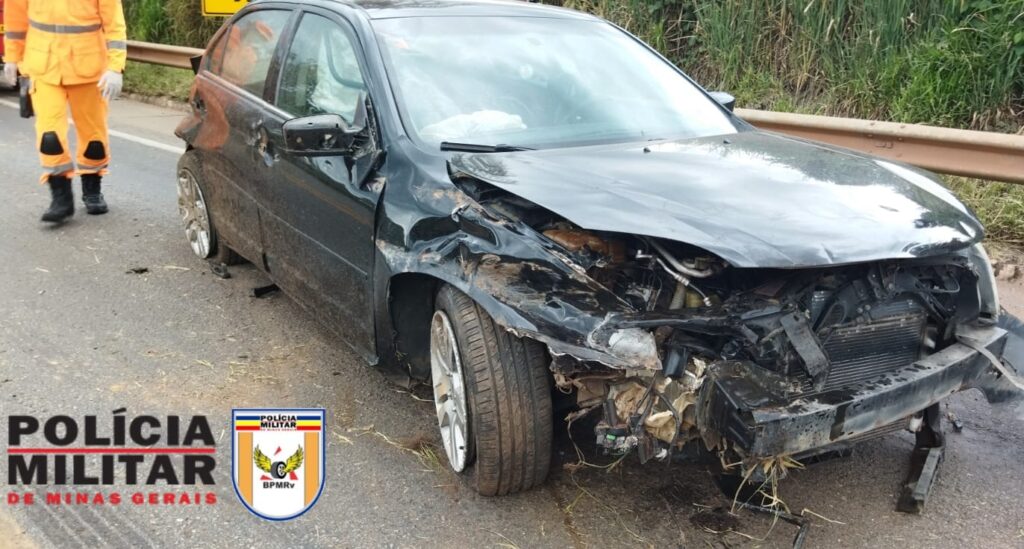 Mulher passa mal e marido embriagado colide veículo contra guard rail ao tentar ajudá-la Mulher passa mal, marido embriagado ao tentar ajudá-la colide veículo contra guard rail