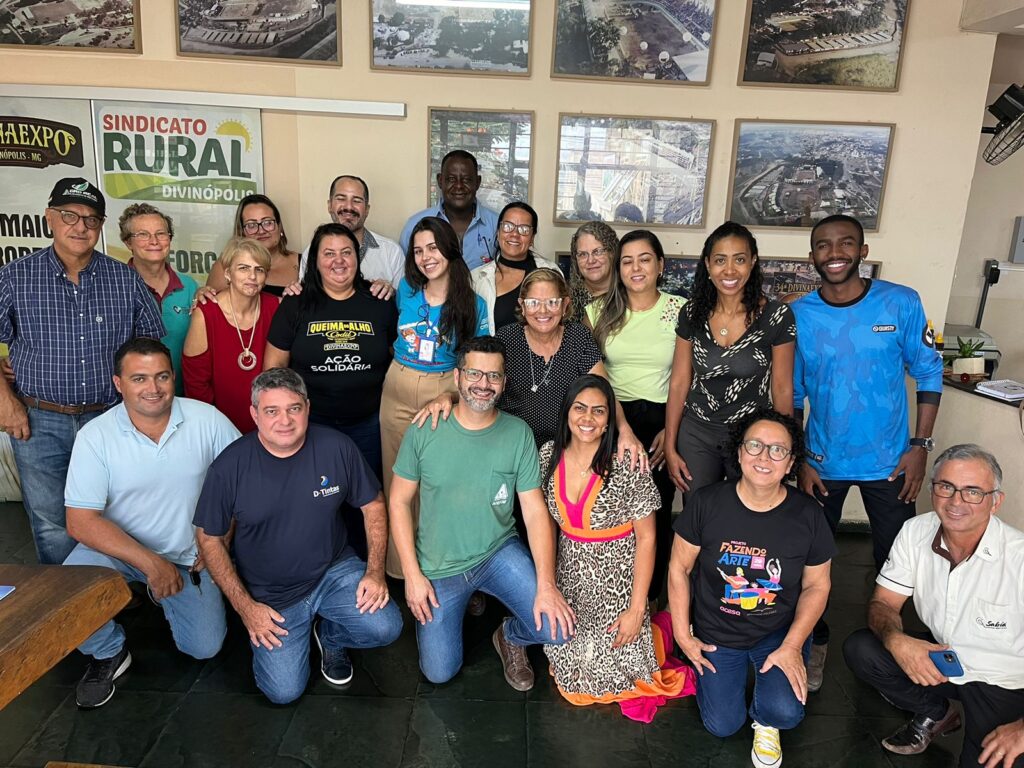 Queima do Alho, maior evento beneficente de Divinópolis, entrega ingressos para inicio das vendas pelas entidades Queima do Alha da Divinaexpo, maior evento beneficente de Divinópolis, inicia venda dos ingressos