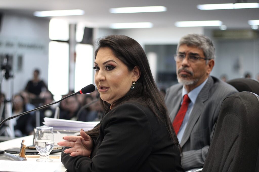 Presidente do PSD Mulher, Laiz Soares, aciona MPMG contra a Prefeitura de Divinópolis por fala da Secretária Municipal de Educação contra vacinas andreia dimas 3