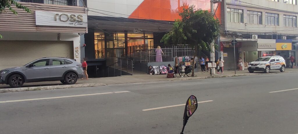 Joalheria Ross é assaltada em pleno centro de Divinópolis; bandidos estavam armados assalto 1