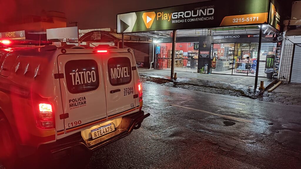 Homem é preso após fingir que estava armado e roubar loja de conveniência no bairro Interlagos conveni