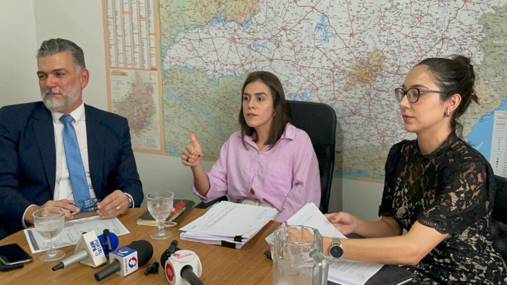Gabinete do ódio: Lohanna França apresenta inquérito da Polícia civil onde comprova que "Notícias e babados", foi criada no 3° andar da Prefeitura de Divinópolis Gabinete do ódio: Lohanna França apresenta inquérito da Polícia civil onde comprova que "Notícias e babados", foi criada no 3° andar da Prefeitura de Divinópolis
