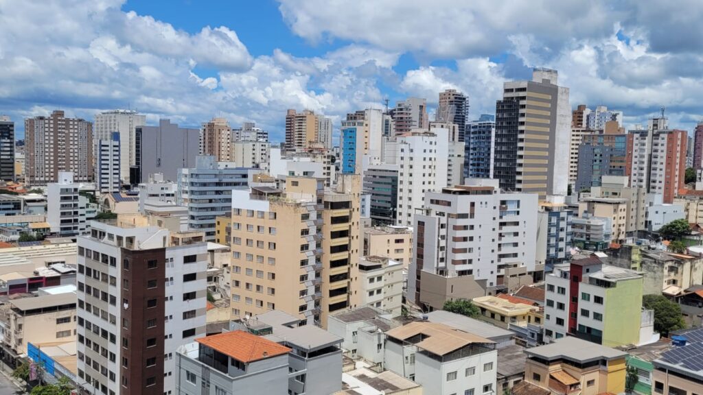 "Por coincidência": novo golpe assusta moradores e coloca em risco a segurança dos condomínios "Por coincidência": novo golpe assusta moradores e coloca em risco a segurança dos condomínios