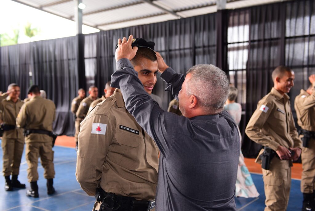 7ª Região de Policia Militar com sede em Divinópolis, em solenidade, forma novos soldados (veja galeria de fotos) Polícia 2